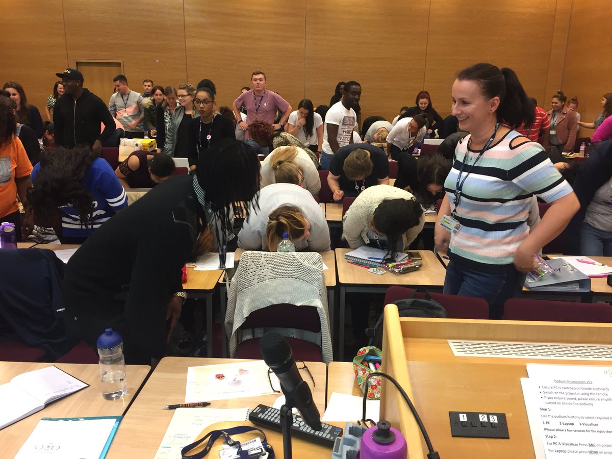TheAandPGuy's tweet photo. @BCUNursingteam @SkillsModule teaching the @BCUAdultNursing @BCUMHNTeam about compliance of the respiratory system #physiologyfriday https://t.co/jaAYbzeUXr