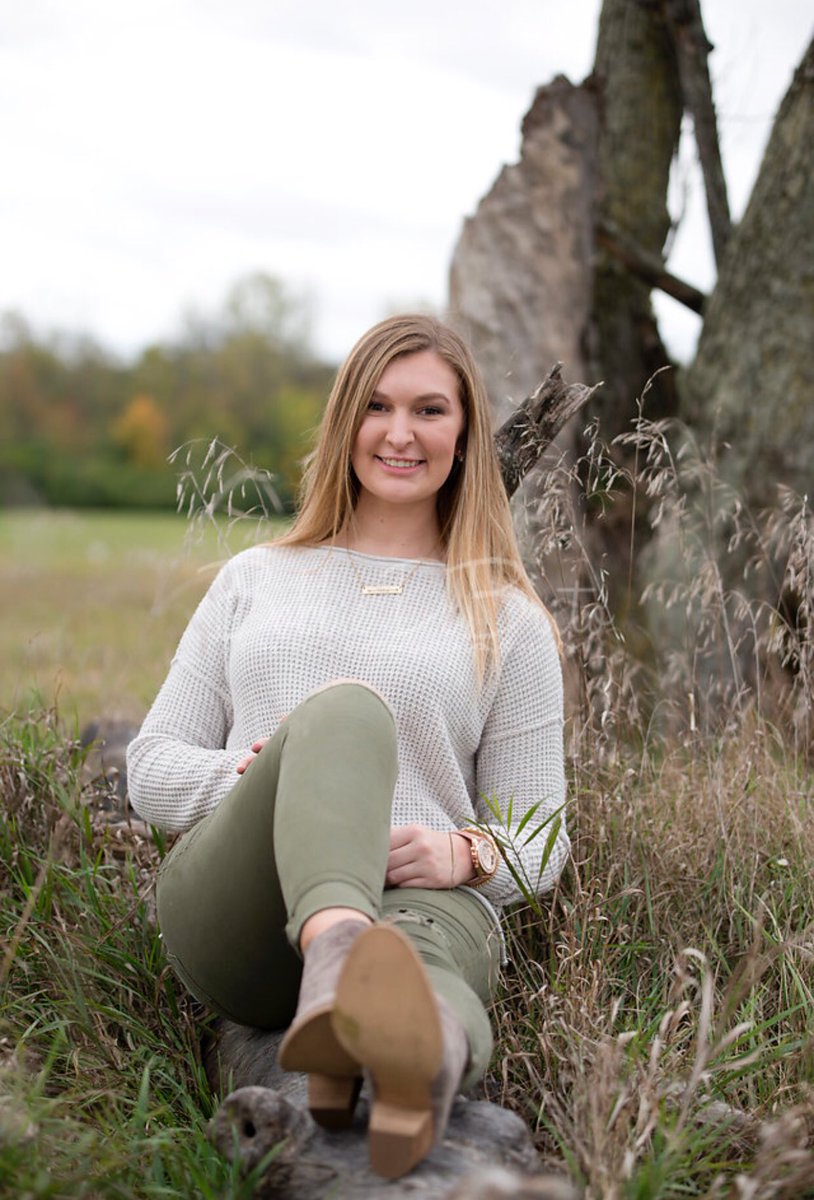 zoewalls_'s tweet photo. more senior pics 🍂 https://t.co/wDcXimJbJY