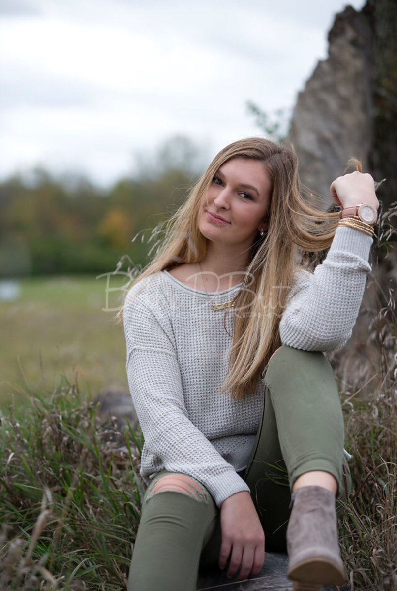 zoewalls_'s tweet photo. more senior pics 🍂 https://t.co/wDcXimJbJY