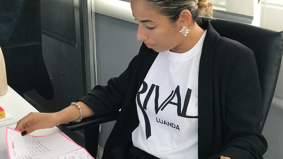 rivaluanda's tweet image. A moda passa, mas o estilo é eterno. Vista @rivaluanda ! 

&amp;gt;&amp;gt; @JPoupeeM 💕

#rivaluanda #kimboconcept #stylebyrival