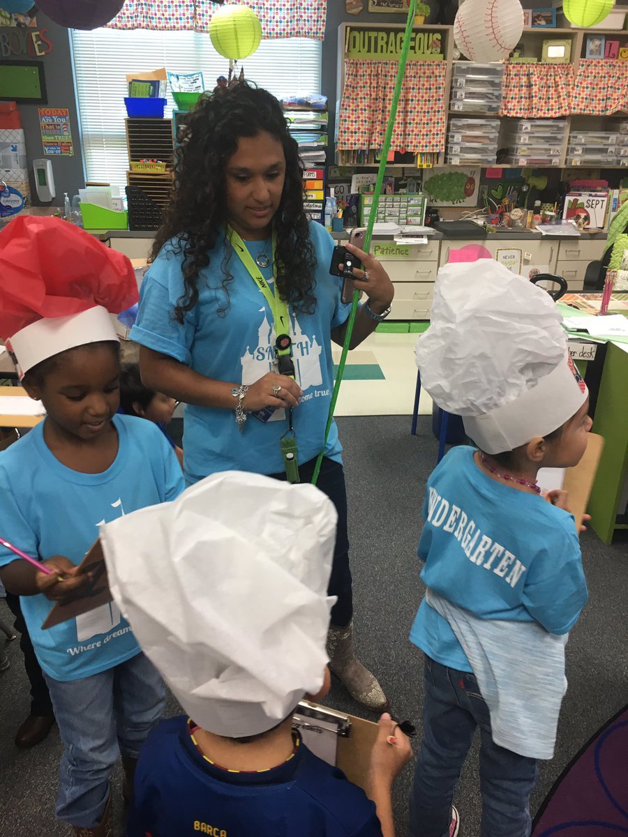 CgossM's tweet photo. Interview time-What's your order?? @Boyles_Buzz @Ms_York207 @Miss_Lemmond #Smithleopards #4CMagic https://t.co/3qM6nzSTbt