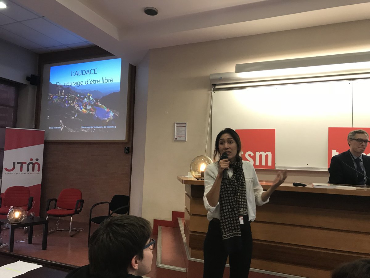 TSM_Toulouse's tweet photo. #JTM2017 @LindaBortoletto, auteure et aventurière, nous inspire et nous parle de l'#audace en conclusion de cette belle journée ! https://t.co/yDyYvNXwdz
