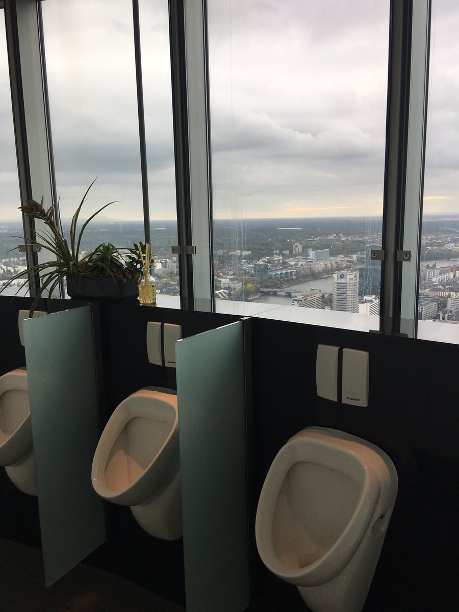Bathroom-Goals. #commerzbanktower #top30mm