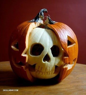 homespothq's tweet photo. Pumpkins have skulls too??? https://t.co/uXEei8ODFd https://t.co/PQ8h9TyEbw