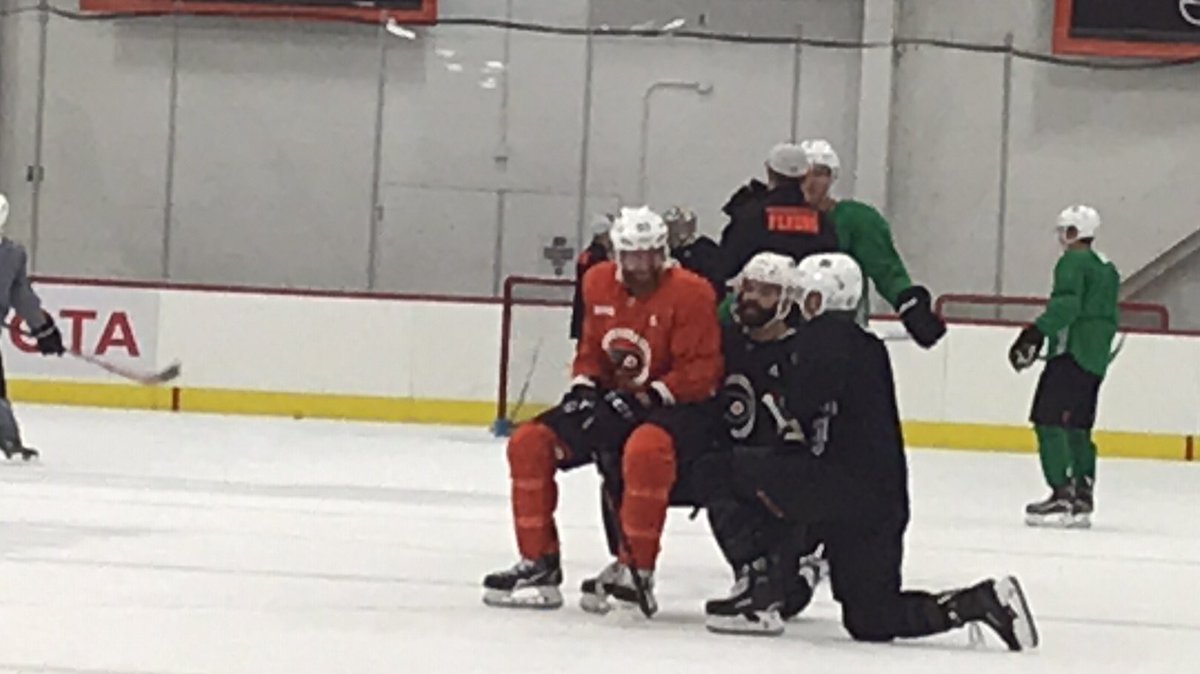 flyersfanatic10's tweet photo. โ I want an official Red Ryder, carbine action, two-hundred shot range model air rifle!โ - @jachobe probably
๐๐ #PracticeShenanigans https://t.co/khV2JHB2IQ