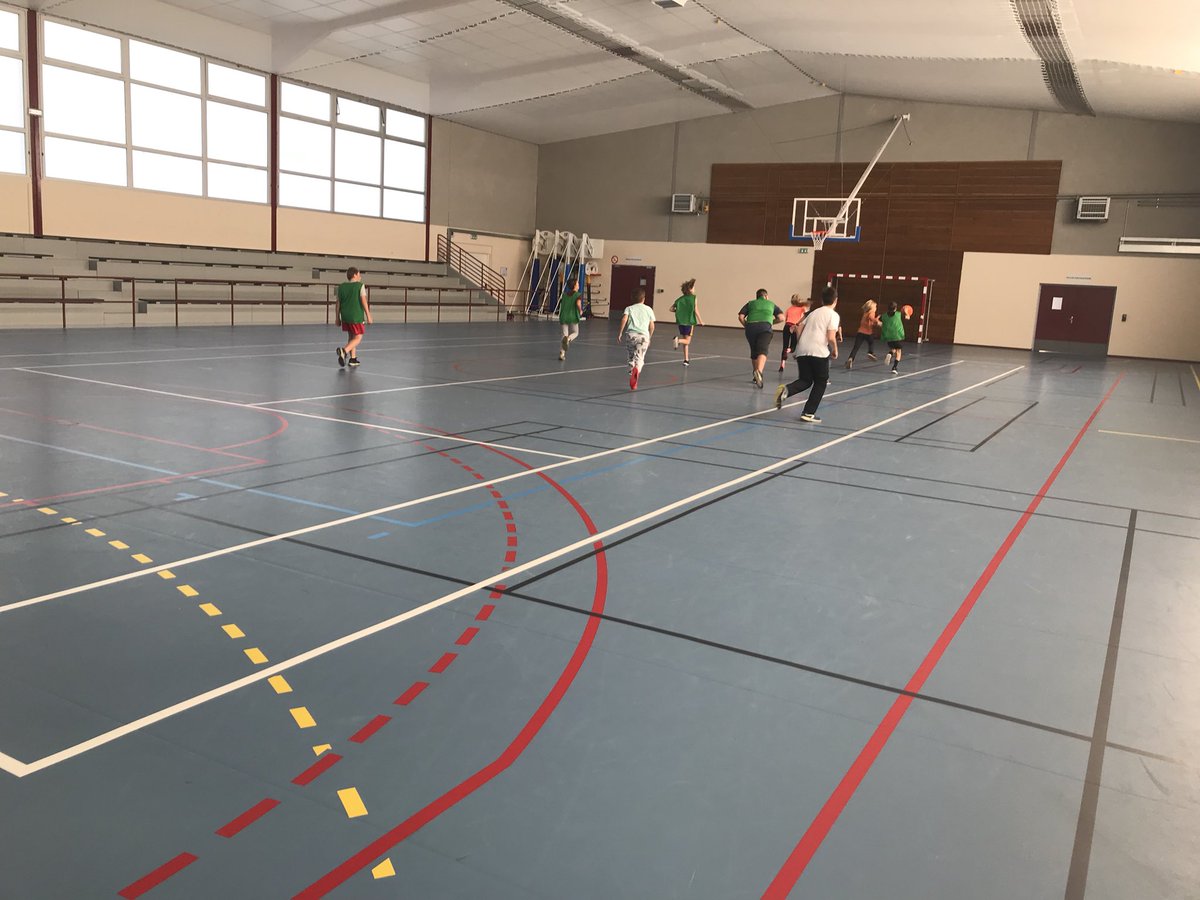 CluzeauN's tweet photo. Première séance de basket 👌🏻🏀 #collègevimoutiers @CVimoutiers https://t.co/DPz4LqI5Qg