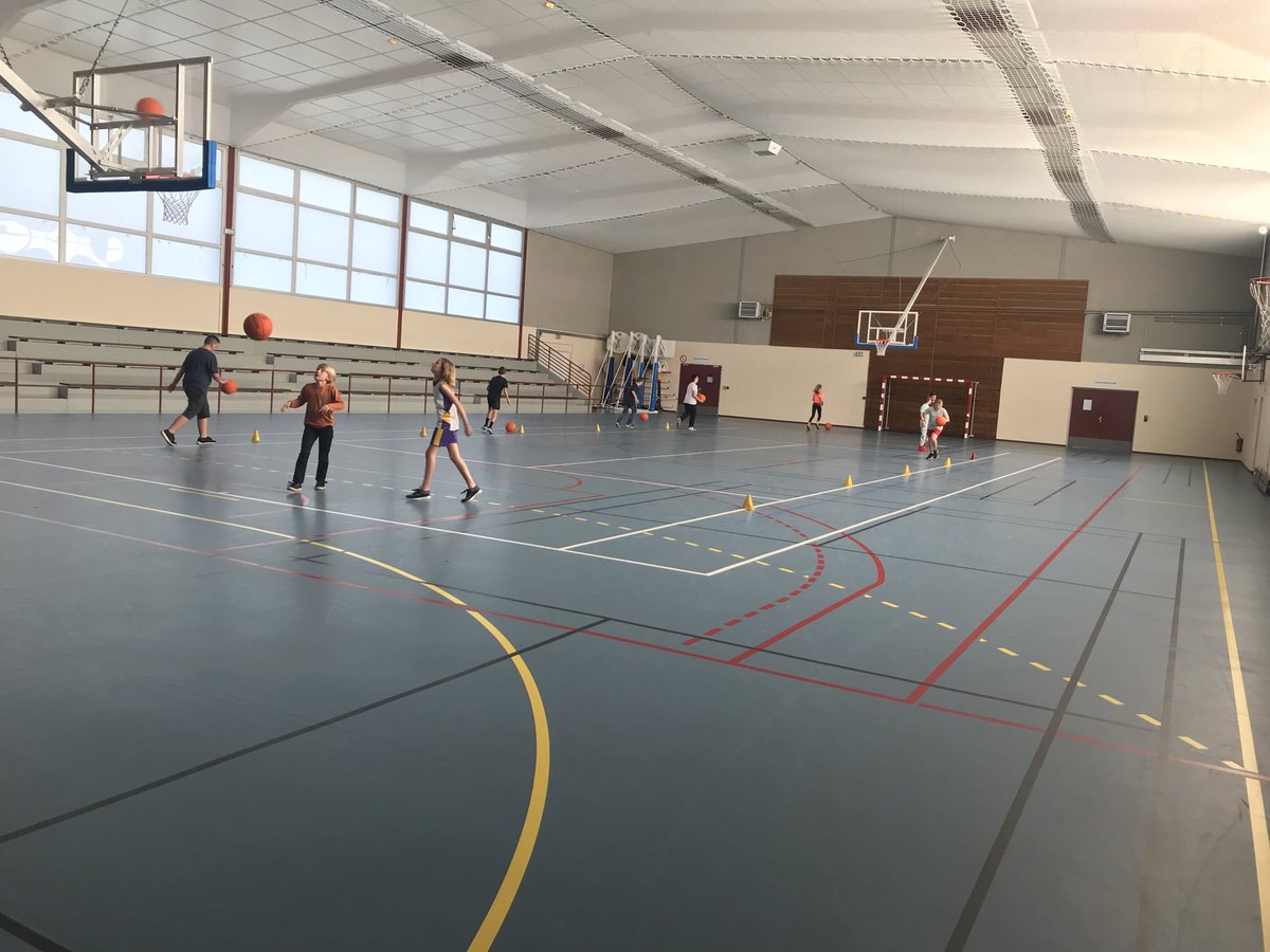 CluzeauN's tweet photo. Première séance de basket 👌🏻🏀 #collègevimoutiers @CVimoutiers https://t.co/DPz4LqI5Qg