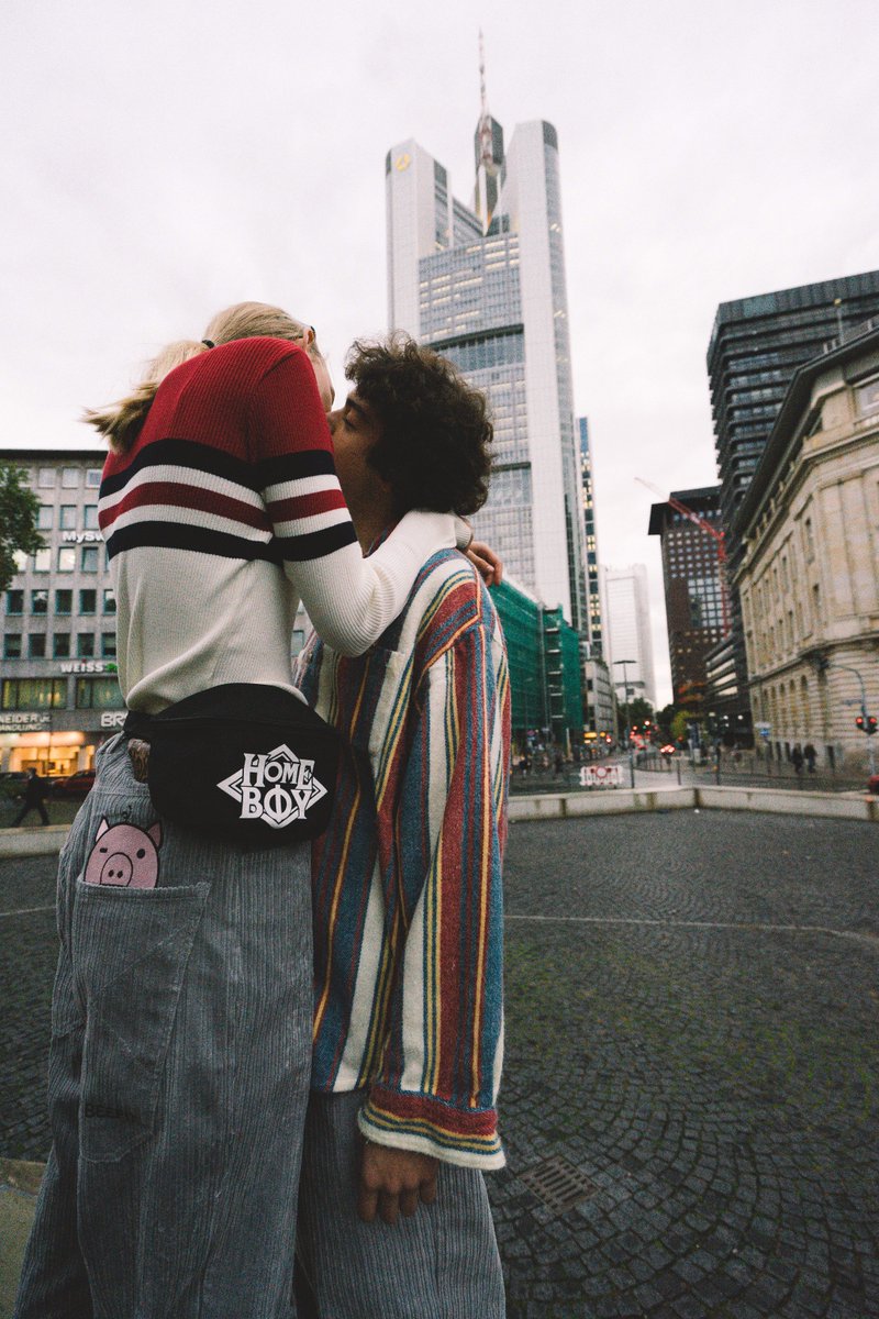 DandyDiaryIII's tweet photo. "Das längst überfällige Comeback der Baggy Pant" (Zitat @herbstblond ): DANDY DIARY x HOMEBOY https://t.co/VtON1tIayi #homeboy #baggysback https://t.co/H2PAiKXT7H