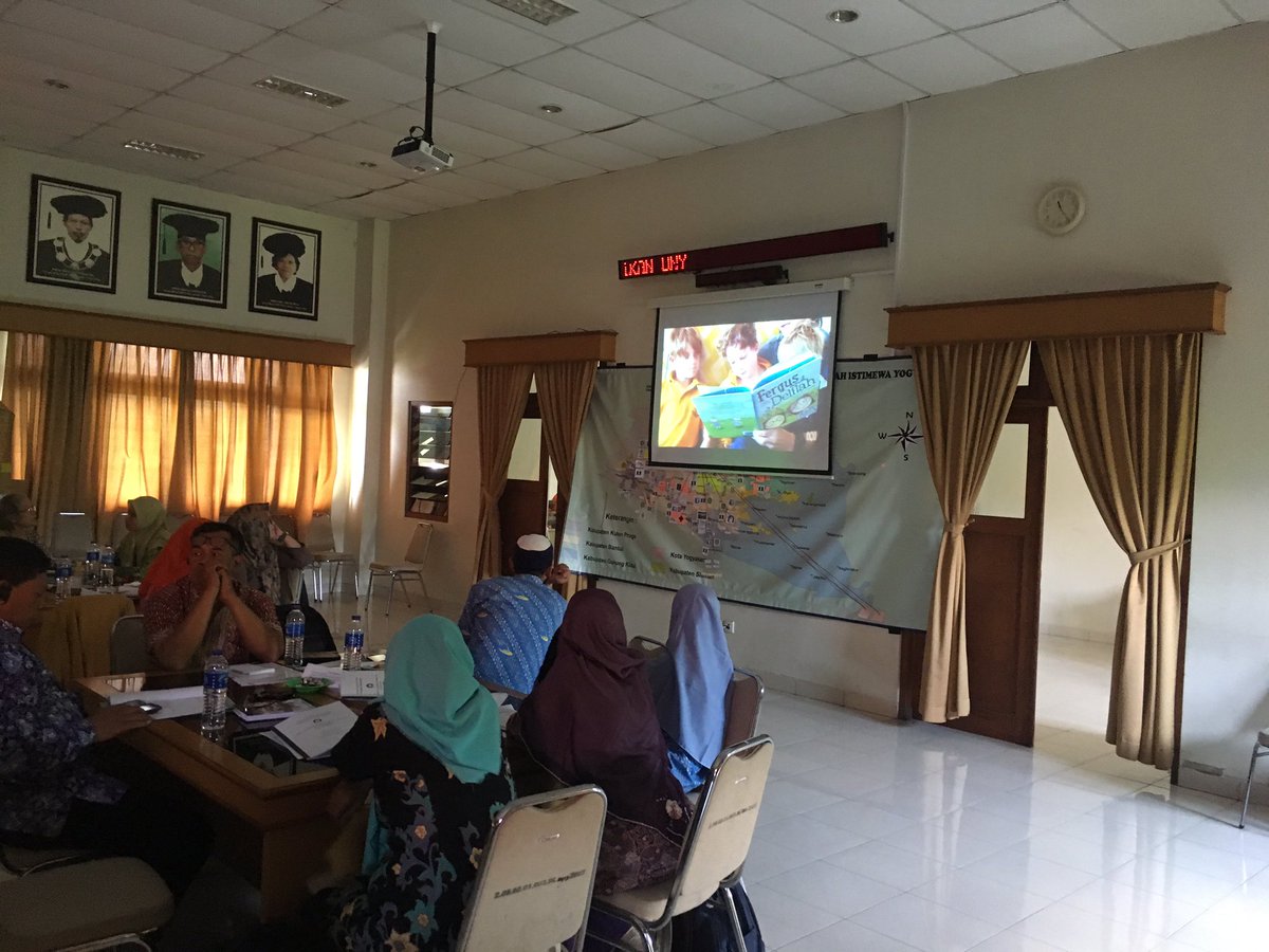 KateMFinch's tweet photo. Inclusive education and communication resources discussed with schools and DPO in Indonesia @Fergus_Delilah #communicating4inclusion https://t.co/2zDTWniSsX