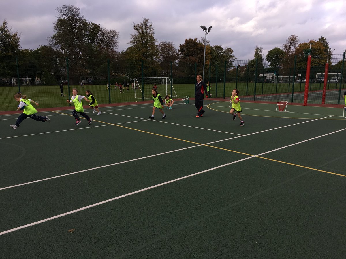 DownsendSport's tweet photo. Thank you @HawthornsSchool Year 2 girls for a fantastic afternoon of netball. 60+ girls taking part #ThisGirlCan https://t.co/qsySL4YOYv