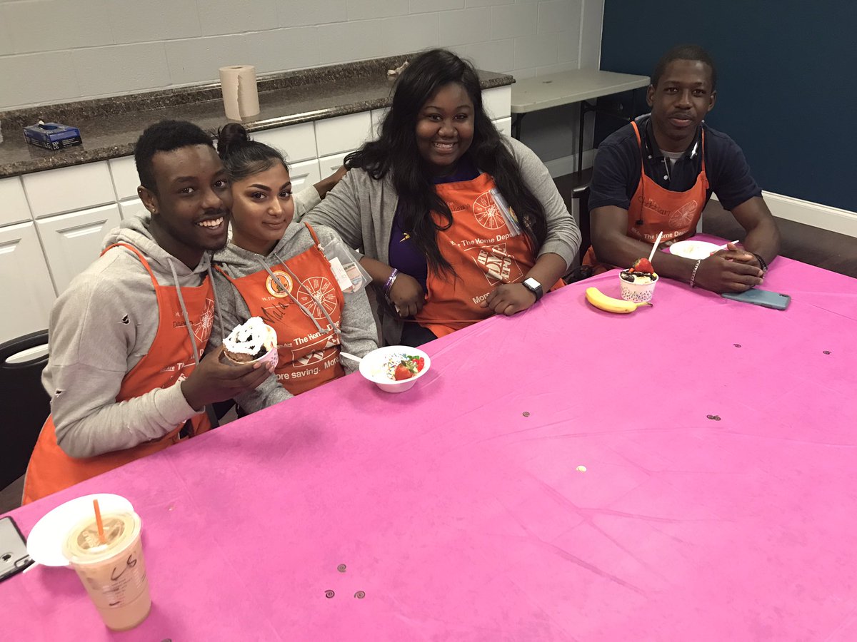 NTamboneHD's tweet photo. Ice Cream Sundae party for the associates of 1241 for driving Recoveries on the Front End!! 🍦🍦🎉🎉#TrendingOrange #FrontEndAccuracy #CAM https://t.co/kB1BUALABQ