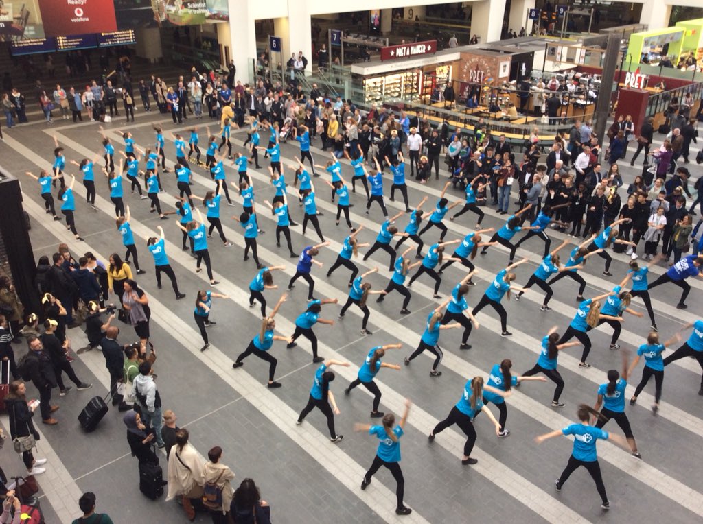 Great flash mob here in the atrium from .<a href="/imagineBOA/">BOA Creative, Digital & Performing Arts Academy</a> as part of the .<a href="/guidedogs/">Guide Dogs</a> day here in the station.... ^SK