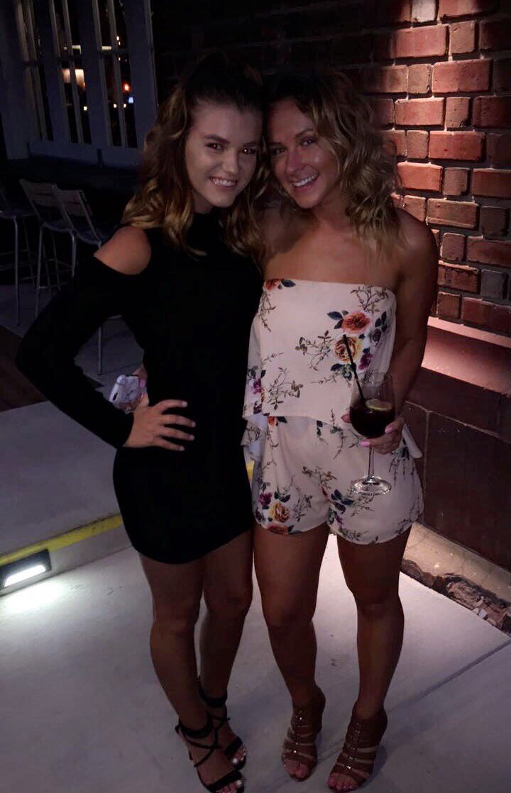 EmileeHowell25's tweet photo. Happy Birthday to the sweetest girly on the planet!! You deserve a day full of happiness and fall things! Love ya lots @lucinderellaaa ❤ https://t.co/n2M8N20Agh