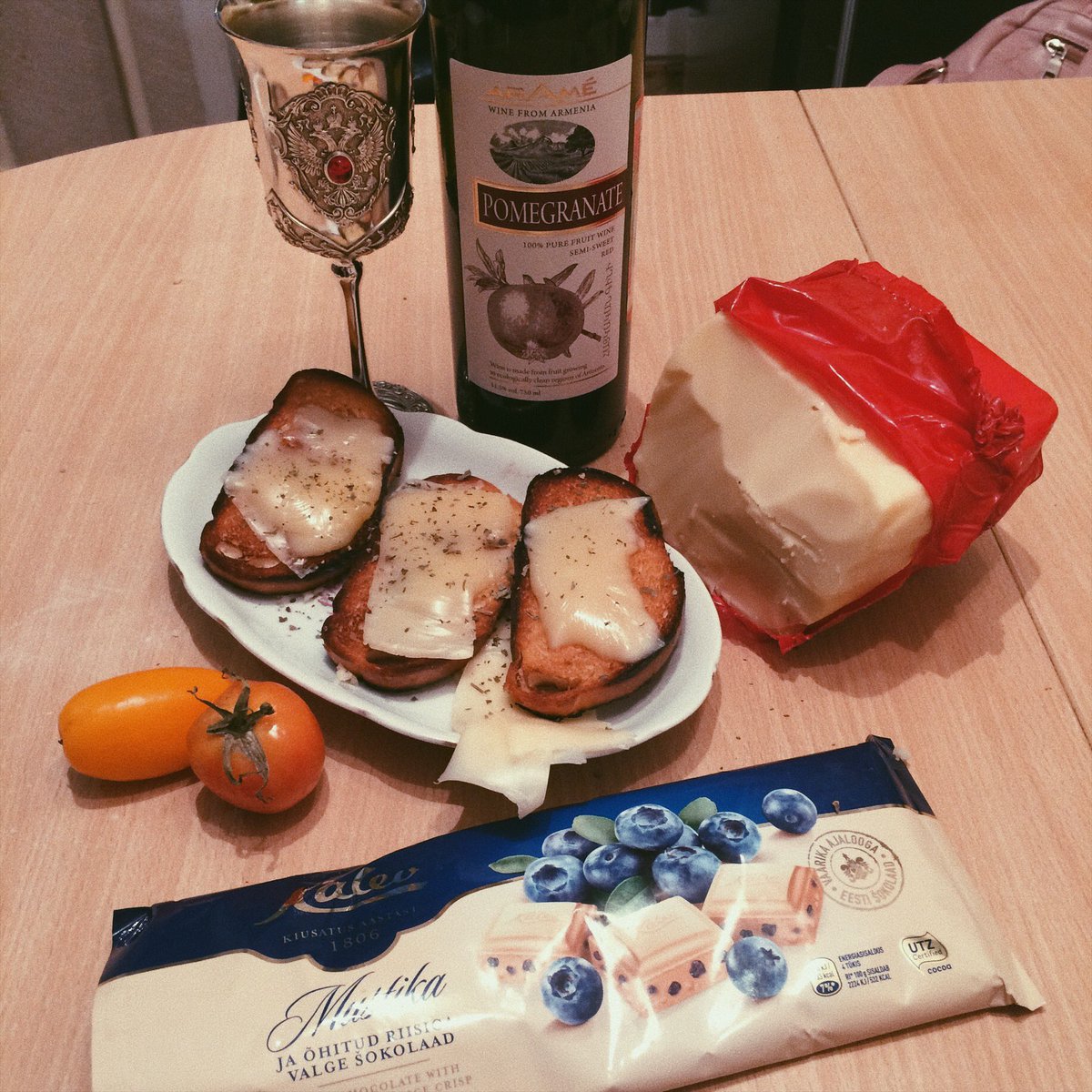 PolinaPolyaaaa's tweet photo. хорошо сидим https://t.co/gEZgtlRqOF