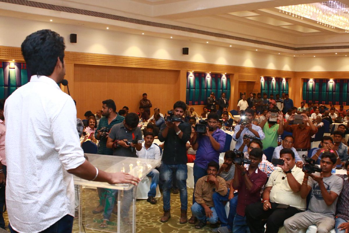 galattadotcom's tweet photo. #Velaikkaran #Sivakarthikeyan hosts a friendly meet with the press! @Siva_Kartikeyan https://t.co/nUnZ350a6W