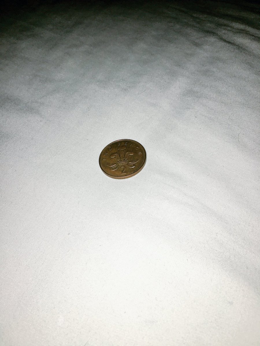 Elliot_resource's tweet photo. My girlfriend leaves a 2p coin at the end of the bed which she puts her foot on to keep her feet cool. Amazing! 😂 #Strange #ItWorksThough https://t.co/pYjCmM7Vzy