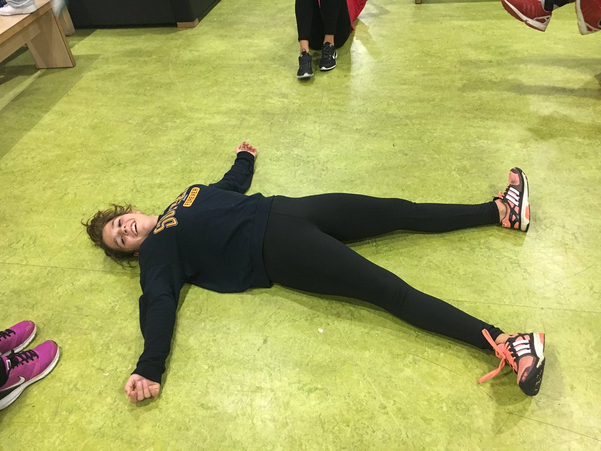 TWABoarding's tweet photo. #exhausted #sweating #keephydrated #wellbeing #bbggirls #bbgsisters #bbg1 👊🏻💪🏻🤘🏻👏🏻😅 @wellingtonacad @kayla_itsines https://t.co/f1STOA2RRL