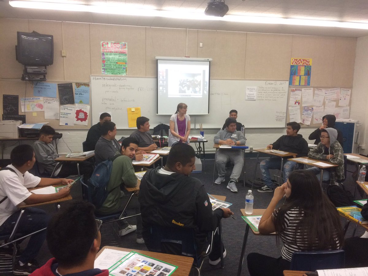 glopez24_93's tweet photo. Santana students engage in a Socratic Seminar lesson in Nancy Barret's classroom. https://t.co/UfPNtM3hhz