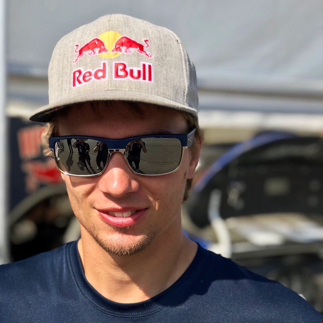 Which Pair - <a href="/oakley/">Oakley</a> or <a href="/ivivision/">IVI Vision</a>? #LosAngeles 🕶🏁