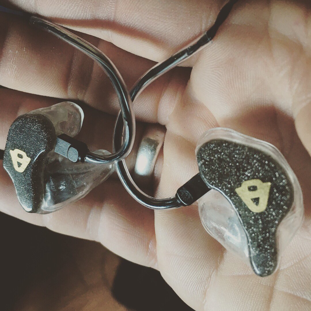 ShaneSmithMusic's tweet photo. 🙅🏼♂️
Thank you #Vibe9 for getting me set up! They sound incredible & the quality of this stuff is awesome.
Maybe I won't go deaf now👌 https://t.co/3tpcifkCDV