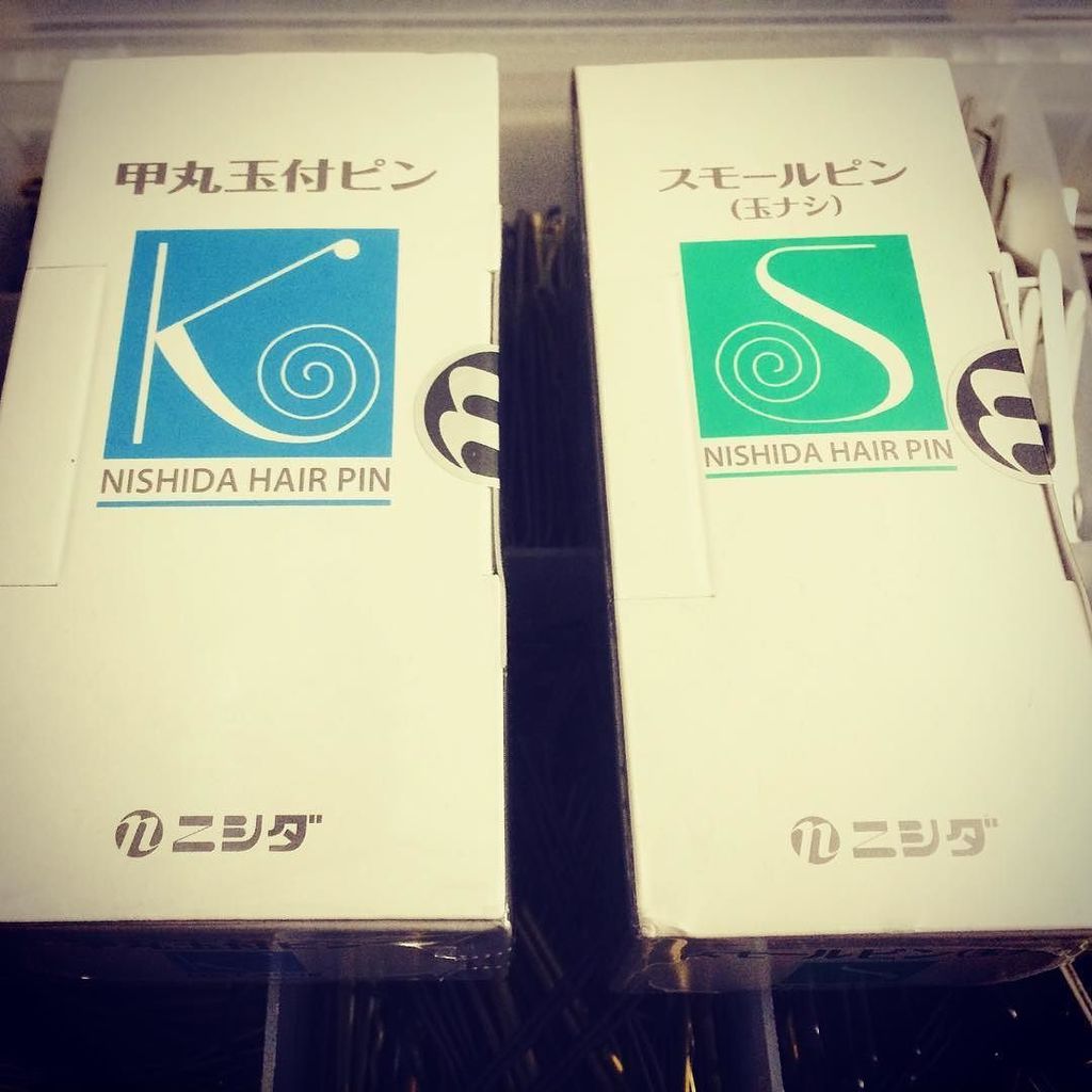 CarolanneMUA's tweet image. Friday night. 
If you know, you know. .
.
.
#kitstock #hairgrips #sessionkit #japanese #hair #hairstyling #hairand… ift.tt/2hFS9GW