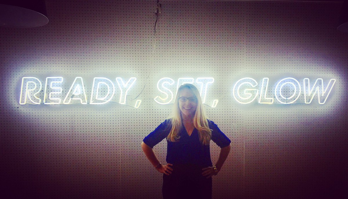 CHunterArscott's tweet photo. Sometimes I get to speak with cool backdrops #readysetglow ✨✨✨@classpass Presenting @her_quest research #her_quest https://t.co/v3SbcXjJcG