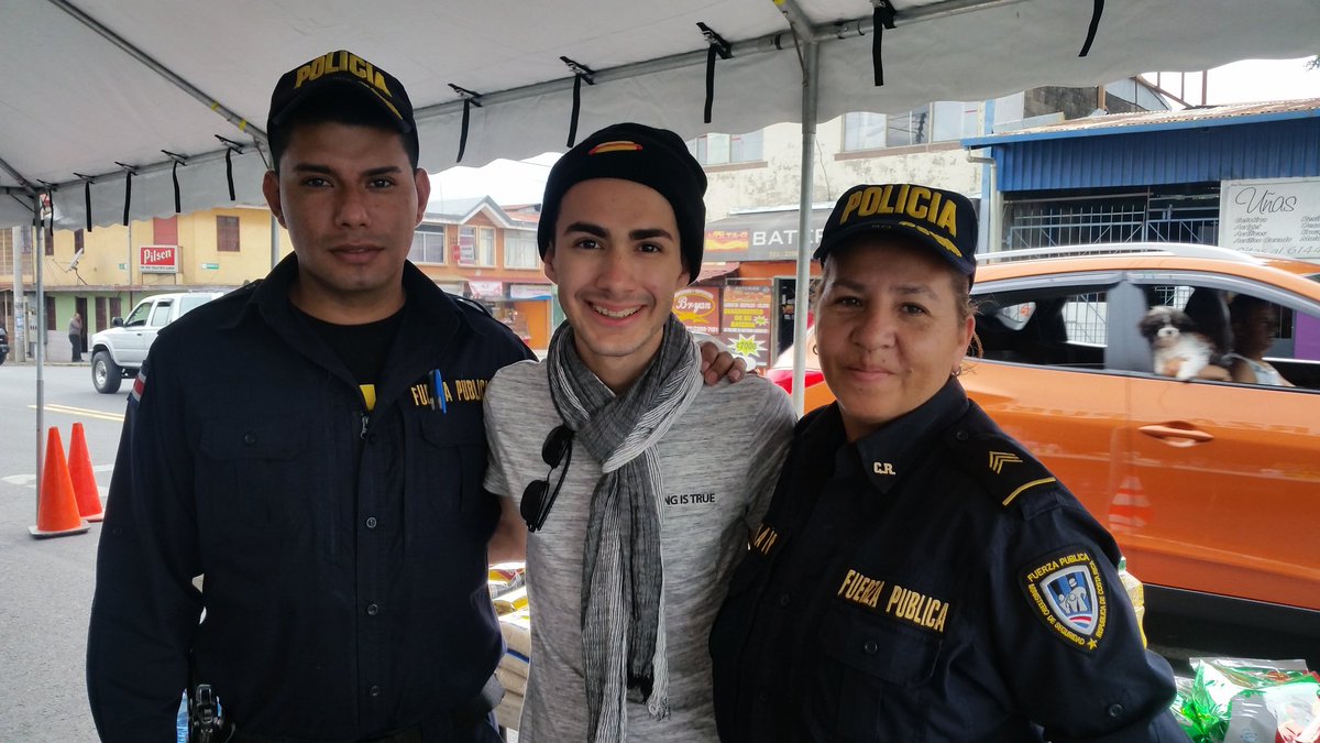 seguridadcrc's tweet photo. #DavidNick, #tucaramesuena, se une a la maratón de @fuerzapublicaCR en Plaza González Víquez #adelanteCostaRica https://t.co/WRktgANgWX