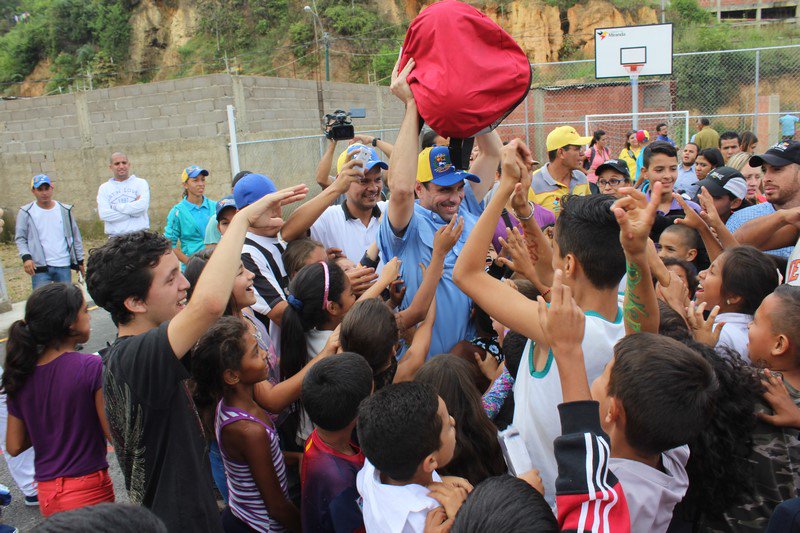 CoordAltosMiran's tweet photo. Canchas deportivas y remodelación de escuelas son  parte de los proyectos que ejecutamos para el bienestar de los mirandinos https://t.co/Fic8Adv0AW