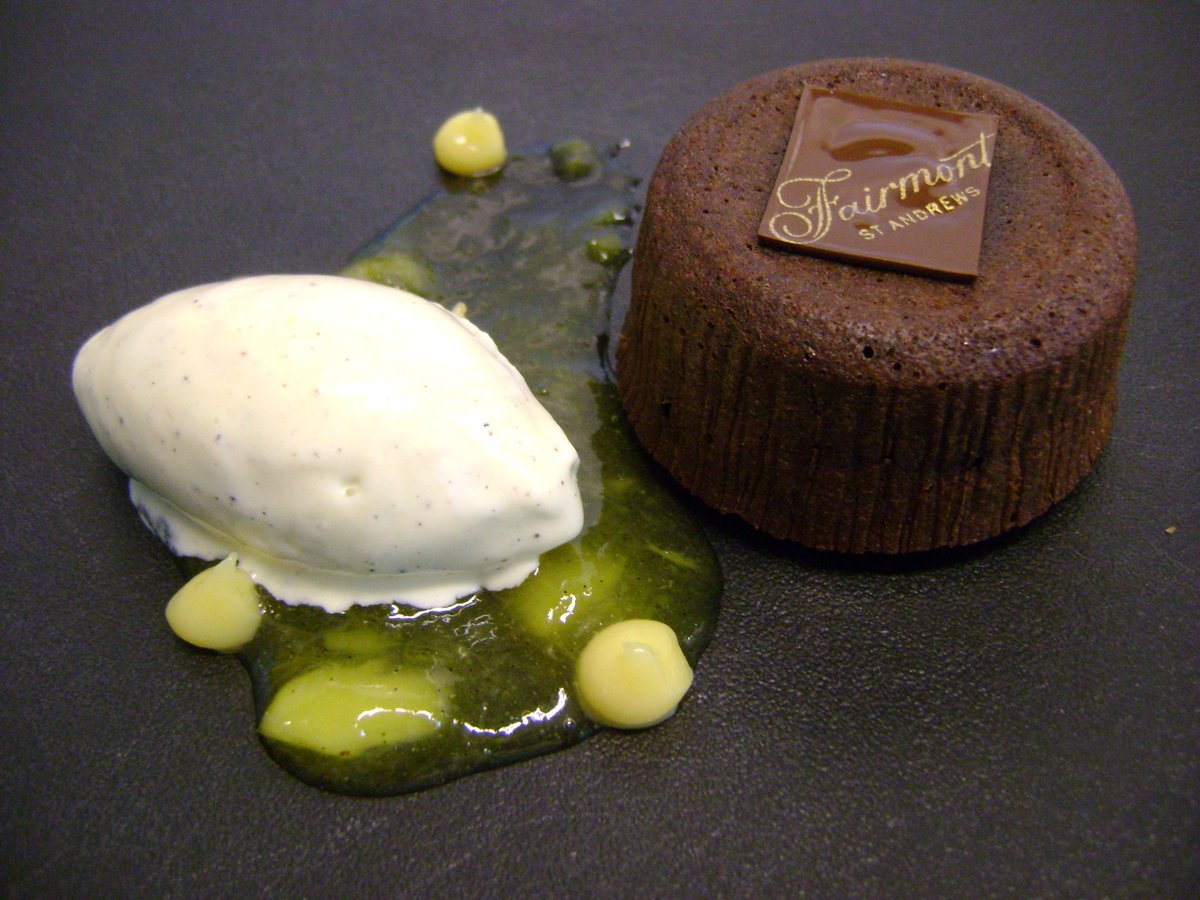 gegepastry's tweet photo. Classics always popular #chocolate #fondant #ChocolateWeek #clubhouse @FairmontStA @Callebaut_UKIE https://t.co/yCJ1FeA2HJ