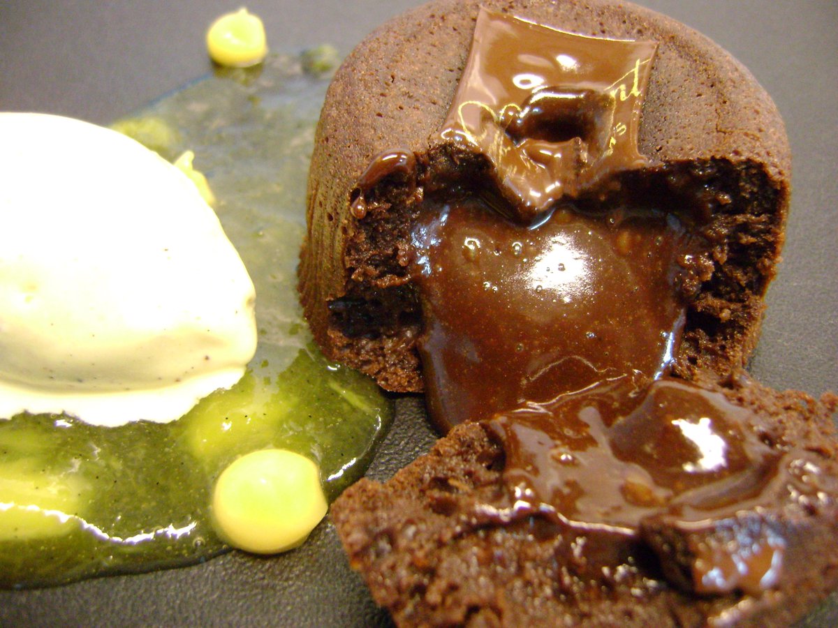 gegepastry's tweet photo. Classics always popular #chocolate #fondant #ChocolateWeek #clubhouse @FairmontStA @Callebaut_UKIE https://t.co/yCJ1FeA2HJ