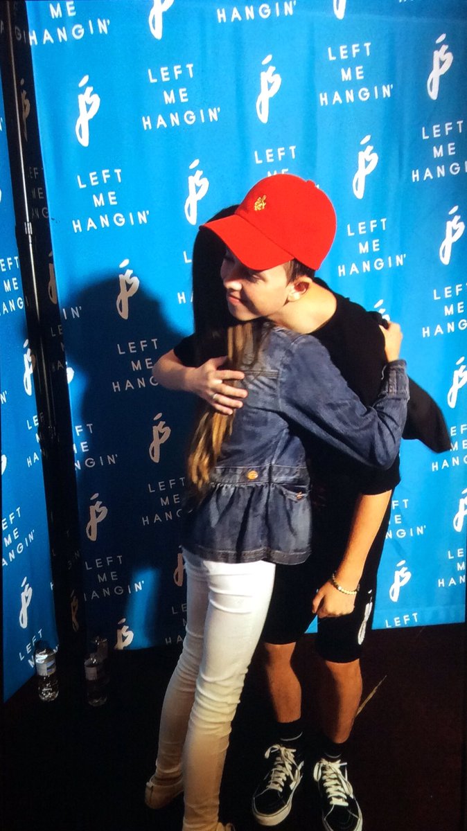 alexiapreuss's tweet photo. I MET JACOB SARTORIUS FINALLY OMG I LOVE MY LIFE @jacobsartorius #jacobsartorius #jacobsessed #jacoblove https://t.co/wrNcgXiiLJ