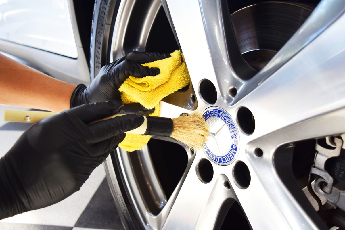 Lavado y Abrillantador de llantas y molduras 💦
#LúxinumFullAutoDetail #Viernes13 #CarWash #Detail