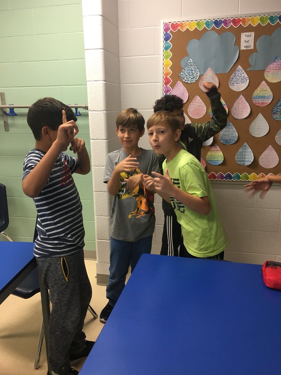 MadameLaceyFSL's tweet photo. (Grade 6) student’s getting to know some key words from our play “Le Bistro Des Animaux” 🙈#learningthroughactions https://t.co/ds6LGotGKS