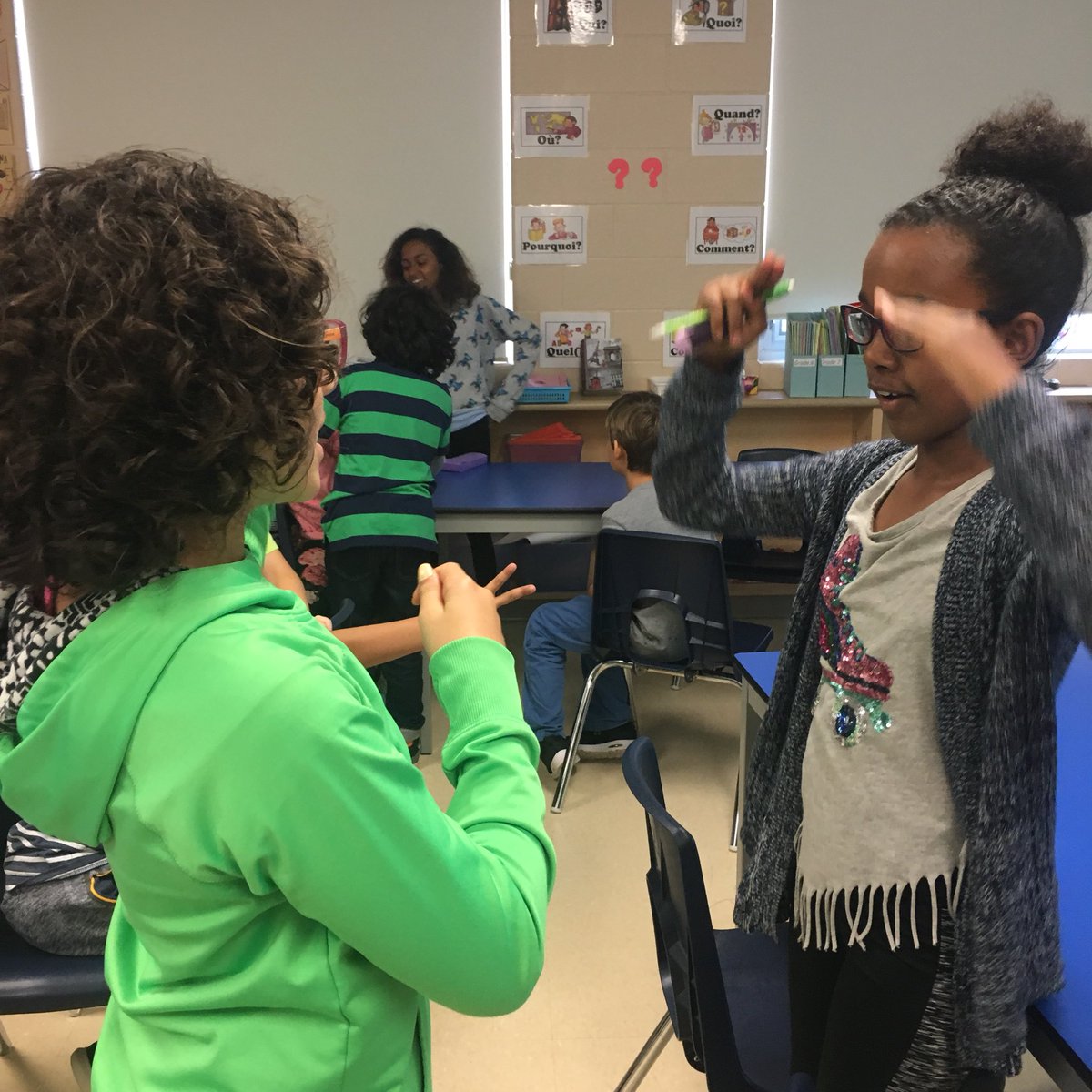 MadameLaceyFSL's tweet photo. (Grade 6) student’s getting to know some key words from our play “Le Bistro Des Animaux” 🙈#learningthroughactions https://t.co/ds6LGotGKS
