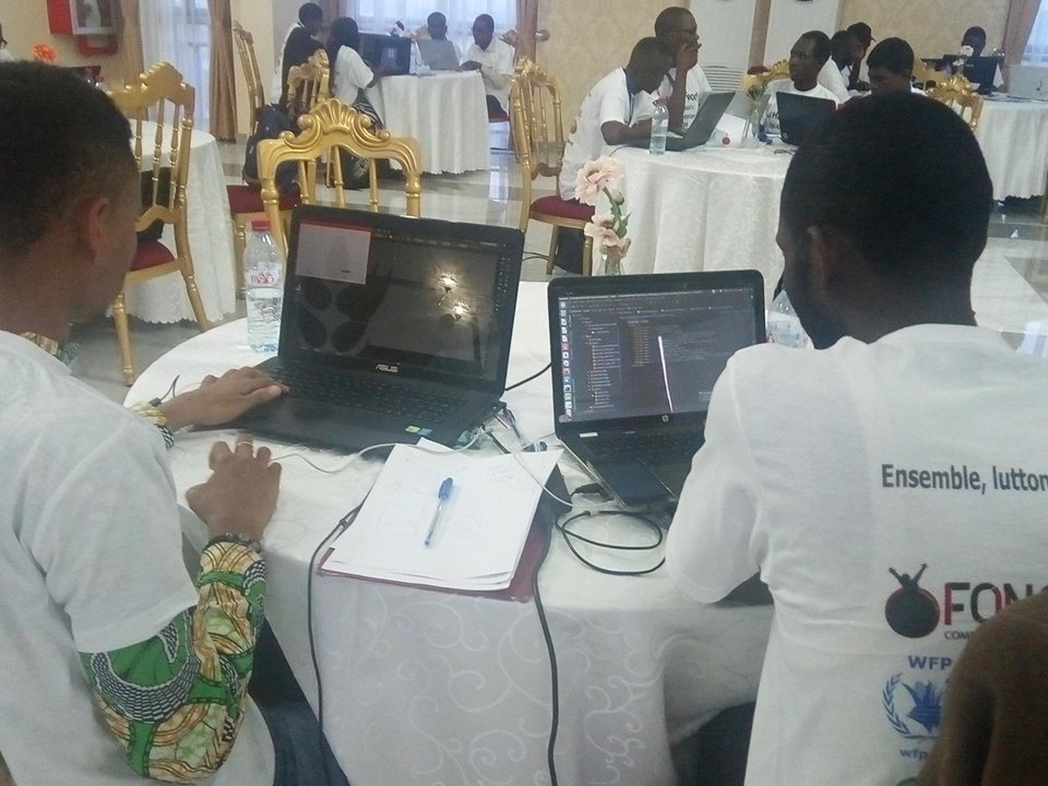 RickenBrice's tweet photo. @bauer_jm #hack4food programmation informatique collaborative entre les participants #faim_zero @WFP @fongwama @edmondhotel #innovation https://t.co/vjd8uBMDwN