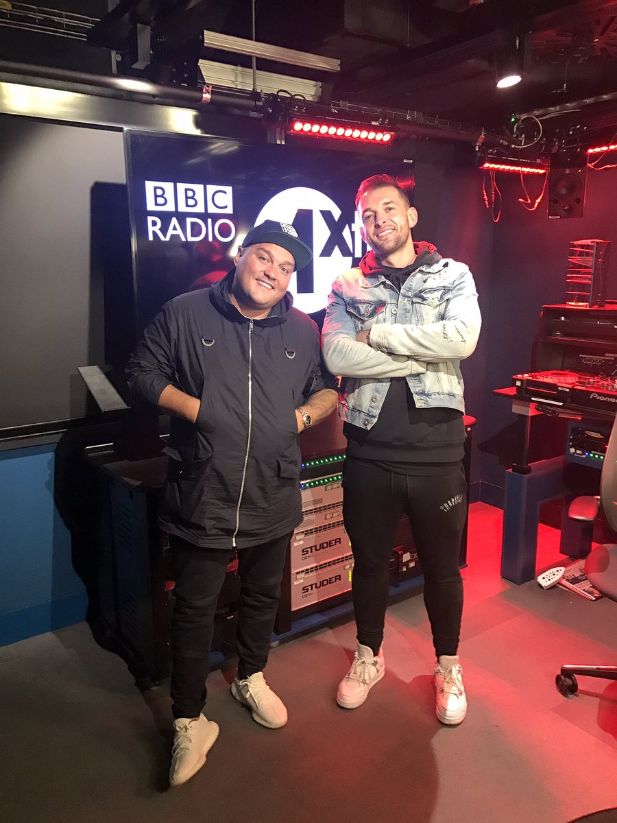 djjonezy's tweet photo. 6pm jumping fully in the mix on @1Xtra w/ 💯 Hip Hop anthems 🎶 S/O my G @CharlieSloth 🔌 #ClubSloth https://t.co/44Cqk7UBTQ