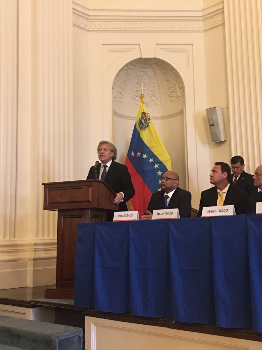 Almagro_OEA2015's tweet photo. Hoy en la ceremonia d instalación del Tribunal Supremo de Justicia de #Venezuela en el exilio #OEAconVenezuela https://t.co/amuGqWYpUQ