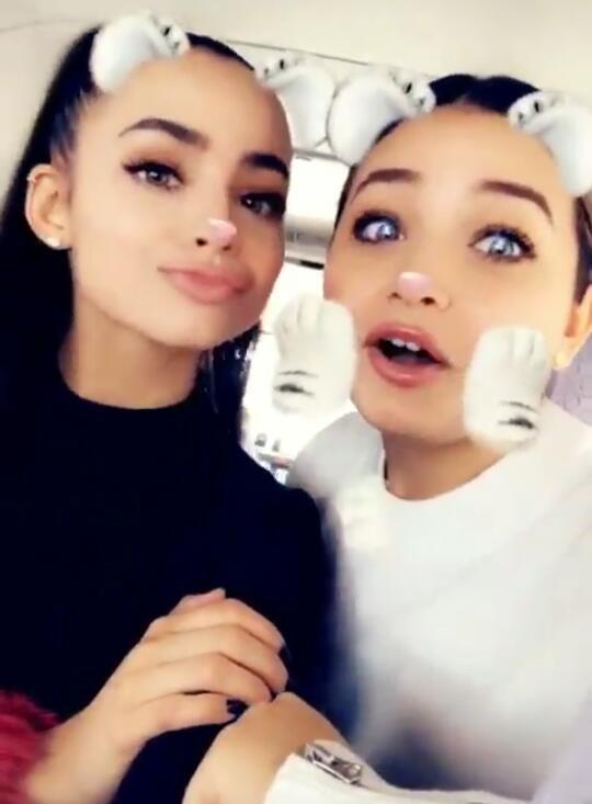 squadscpy's tweet photo. Capturas del video realizado por @SofiaCarson junto a @PaudaChar en su #IGStories 💓✨ https://t.co/qLRRnTUY3w