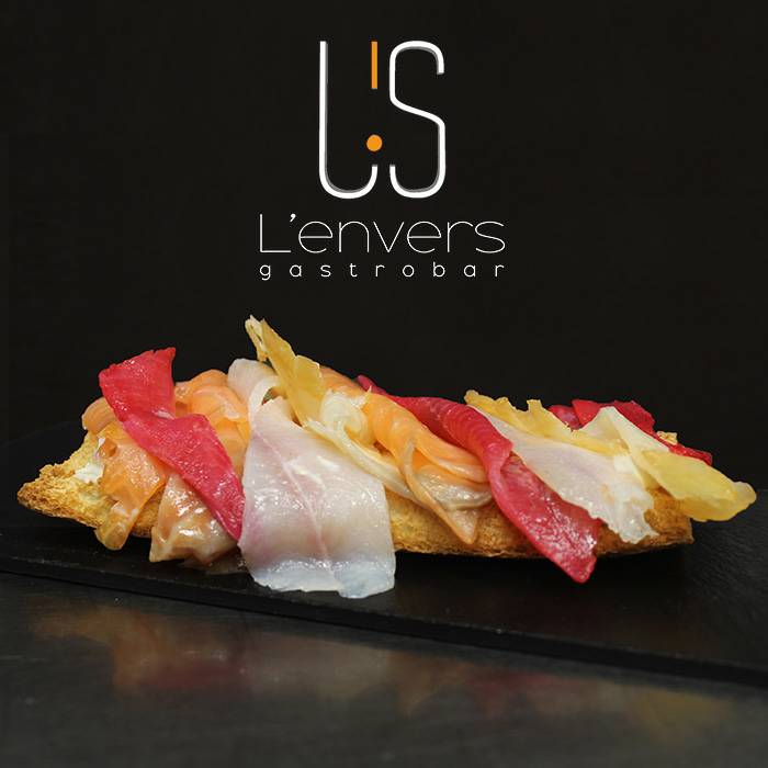 GastroLenvers's tweet photo. ¿Qué planes tienes para hoy? 
Ven a cenar a Gastrobar L'Envers y prueba nuestra magnífica coca de pescados ahumados.

#gastrobarlenvers https://t.co/7fnJjo8HgS