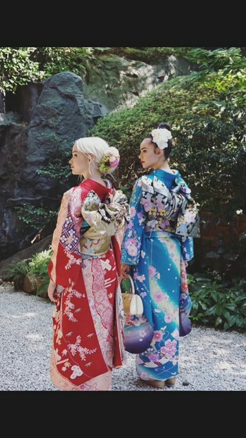 squadscpy's tweet photo. Pots de @SofiaCarson con @DoveCameron promocionando @descendants en Japón. https://t.co/HpeYqTnyvh