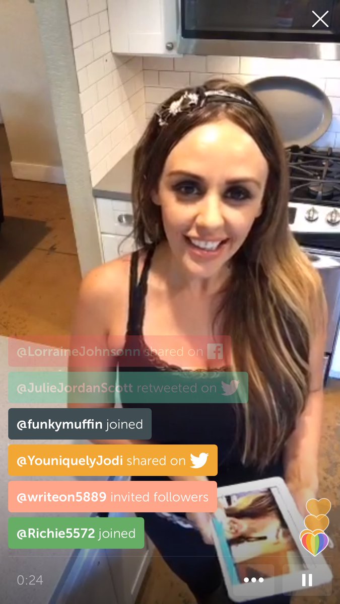 LorraineJohnso's tweet photo. Watch on #Periscope: Pass the Cast Quilt edition 😱😍 with @theperigirls #PeriGirls #Passth… https://t.co/0JvxbMc8Db https://t.co/UcSRYHUInZ