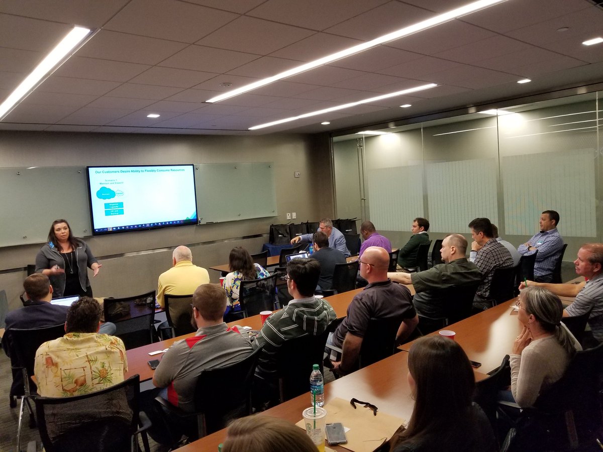 LouisvilleVMUG's tweet photo. Louisville #VMUG  meeting kicking off with Kerry Holton talking about VMware on AWS. #VMConAWS @MyVMUG https://t.co/CBLVRlCmWK