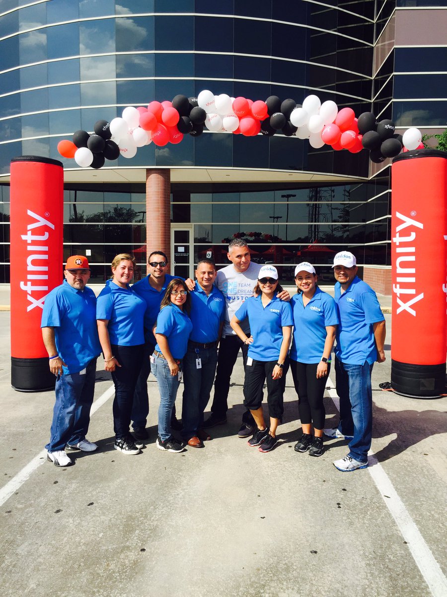 ComcastTexas's tweet photo. Our ERG, #Unidos is celebrating their 1 year Anniversary with our VP of Marketing and their new leader, David Salazar #ComcastStrong https://t.co/C2uNjRKLHV