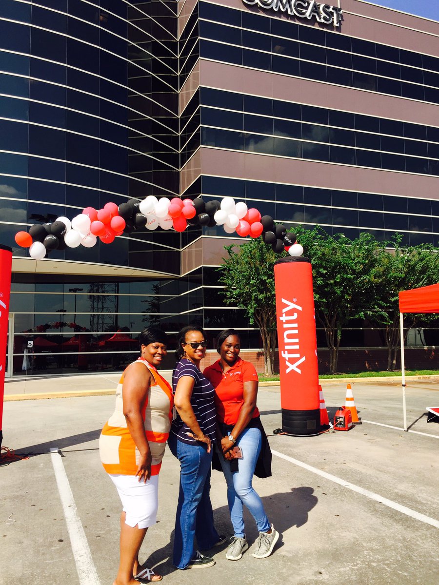 ComcastTexas's tweet photo. Our ERG, #Unidos is celebrating their 1 year Anniversary with our VP of Marketing and their new leader, David Salazar #ComcastStrong https://t.co/C2uNjRKLHV