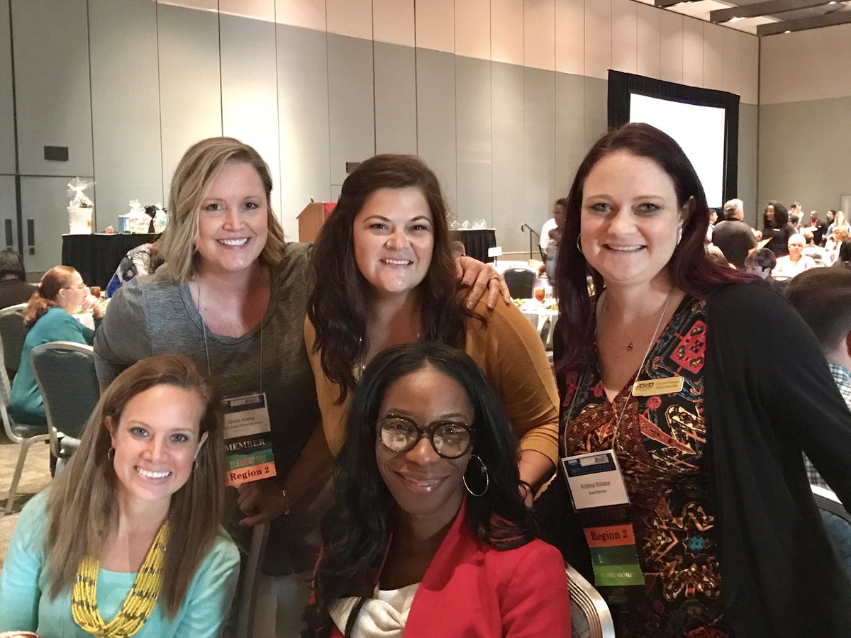 KatieGaylord1's tweet photo. Connecting w/ YCSD School Counselors @ the recognition luncheon! ๐ซ๐โฅ๏ธ#YCSD #VSCA2017 https://t.co/uGU5Ialurx