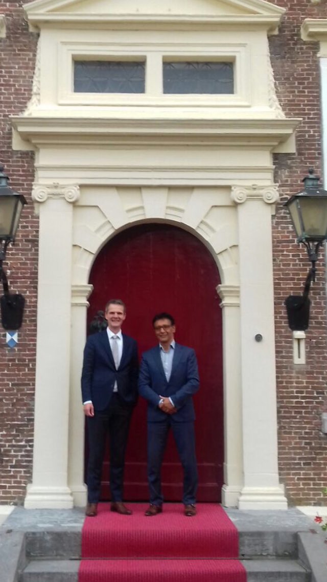 Nieuwe directeur <a href="/VNGemeenten/">VNG</a> <a href="/JeroensePieter/">Pieter Jeroense</a> kwam in zijn rondgang langs gemeenten vandaag langs in <a href="/Heerenveen/">Gemeente Heerenveen</a>