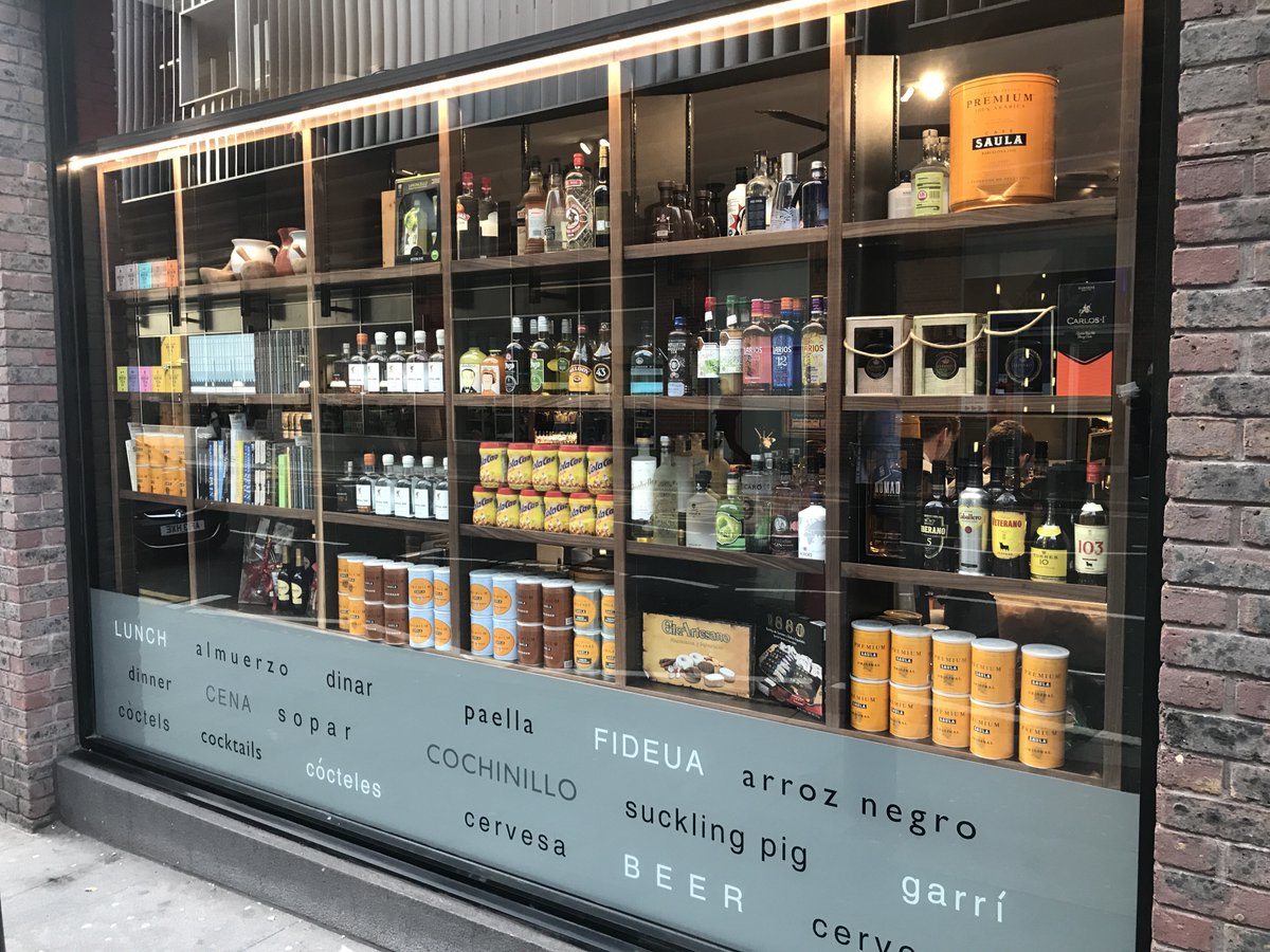 Lunya's tweet photo. How beautiful does our deli window look from Hanover Street? https://t.co/YynTLoHh9H