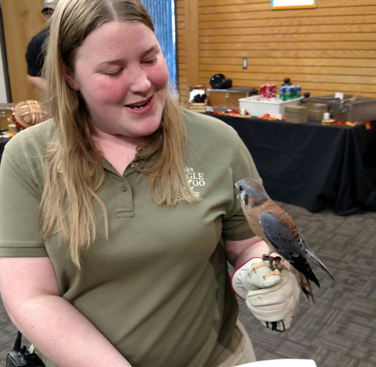 JennGibbs's tweet photo. We were lucky to have a special visitor at the #AmGradUT & @utahfutures Dinner last night. Thanks, @HogleZoo, Tauni & Kronos! #AmGrad https://t.co/WBna1HAptW