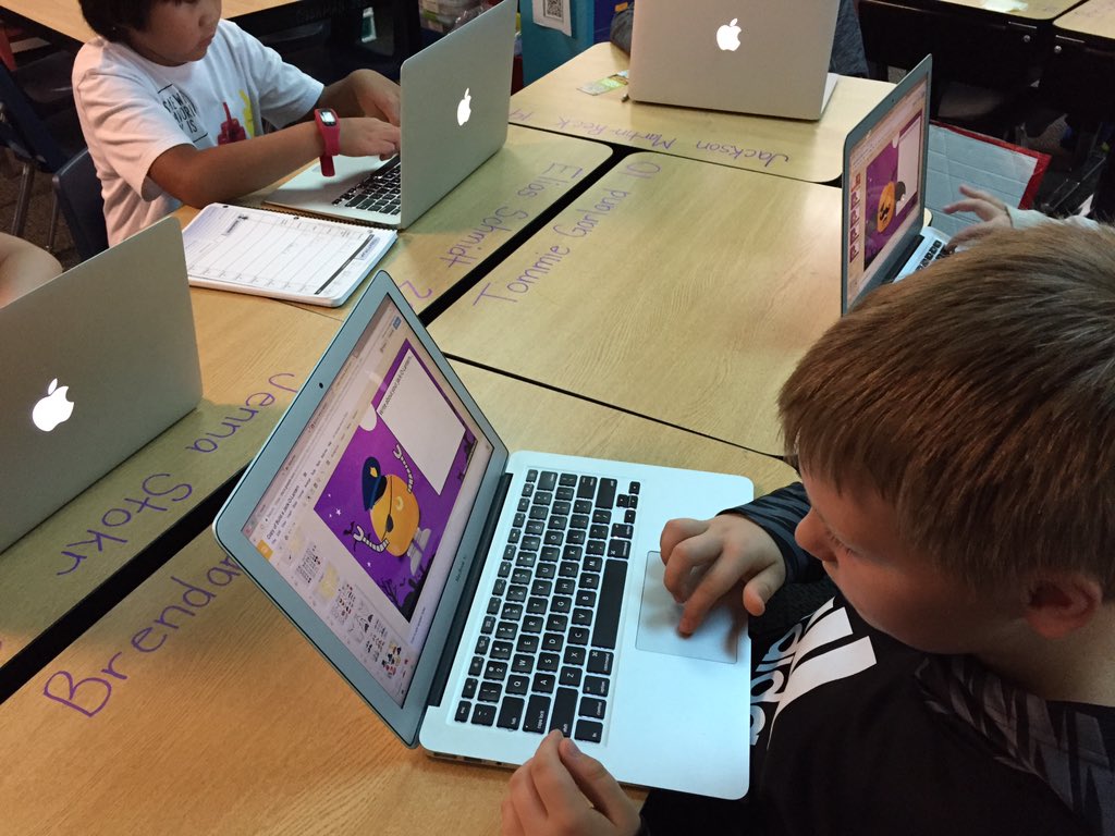 KJCushman3's tweet image. Google slides Build a Jack O Lantern #GLCSryan #Googlefun