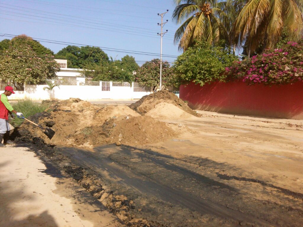 iamsaoficial's tweet photo. @iamsaoficial  Realizando trabajos de Recolección de Sedimentos en las Transversales de las Terrazas Cumanesas.
@micumana500 @davidvpsuv https://t.co/COqHzfr6yW